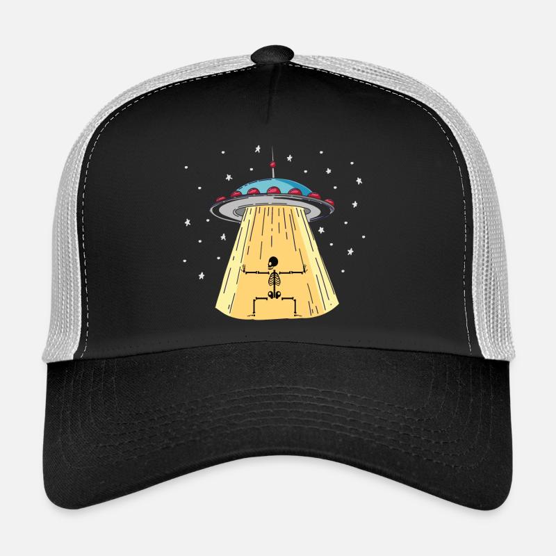 Installation d’un OVNI avec squelette Casquette trucker 