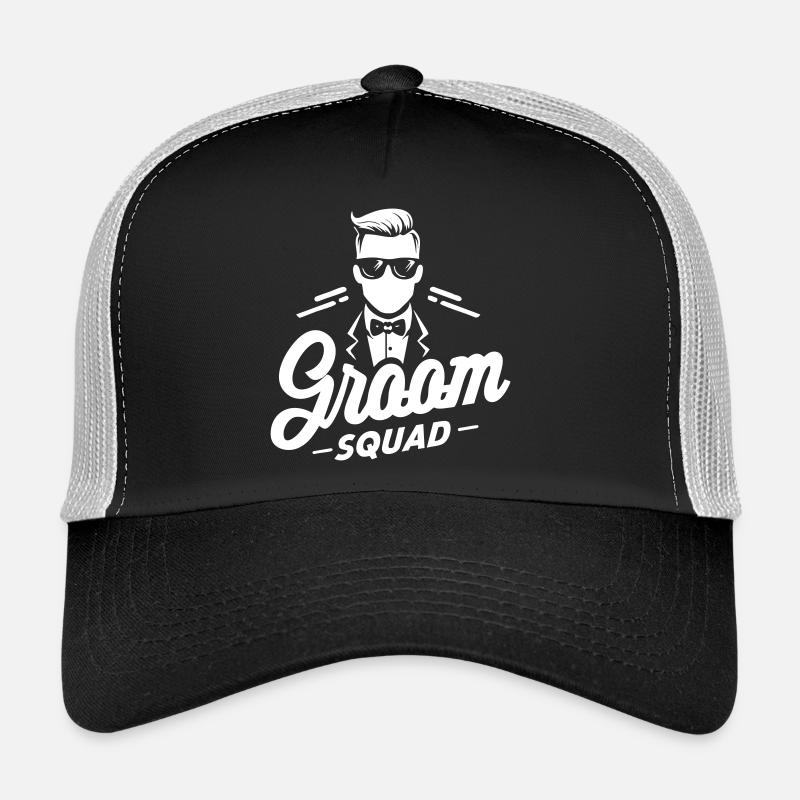 Bräutigam „Groom Squad“-Logo mit Anzug und Fliege Trucker Cap
