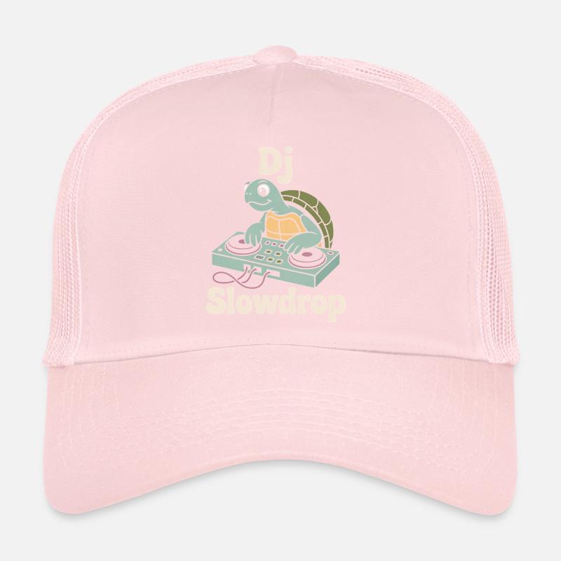 DJ Slowdrop Turtle à la cabine du DJ Casquette trucker 