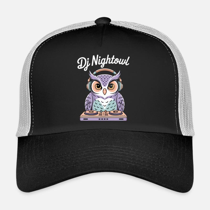 DJ Nightowl hibou avec un casque à la table de mixage Casquette trucker 