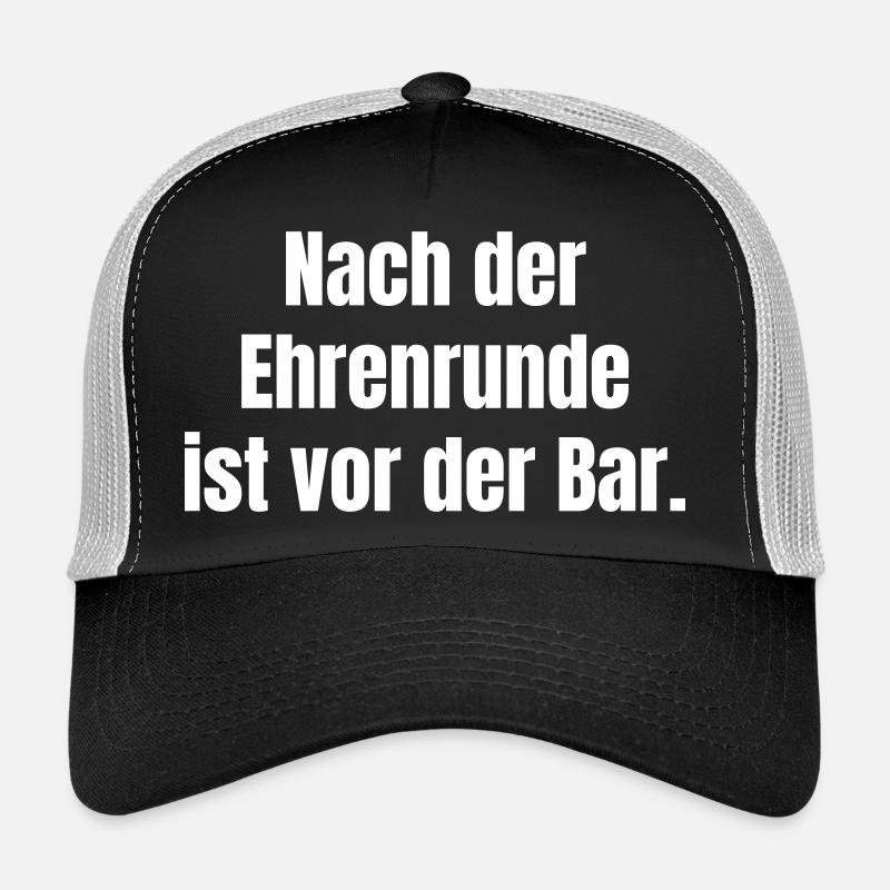 Après le tour d’honneur devant le bar Casquette trucker 