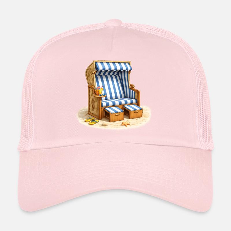 Chaise longue de plage dans le sable avec une boisson d’été Casquette trucker 