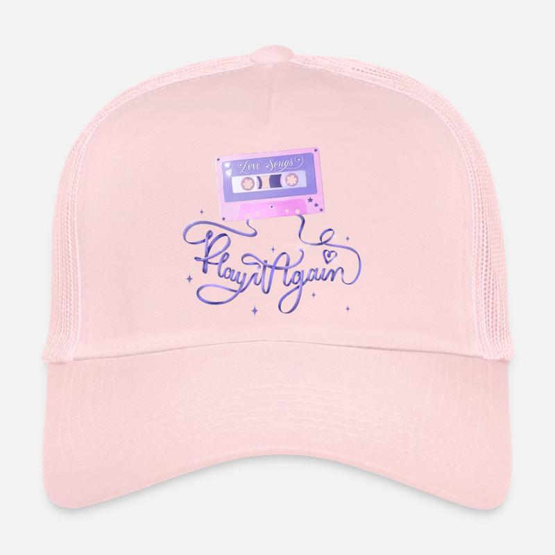 Chansons d’amour. Cassette musicale rétro. Casquette trucker 