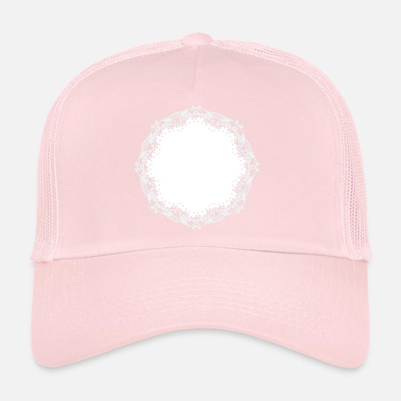 Dentelle de gâteau blanc en filigrane comme décoration Casquette trucker 