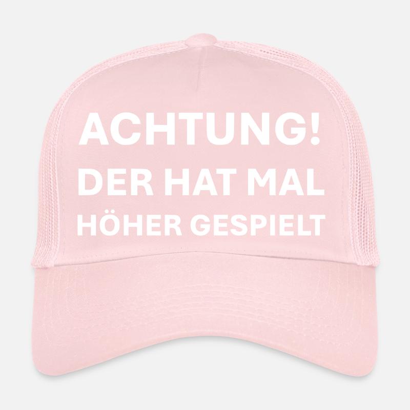 Attention, il a déjà joué plus haut Casquette trucker 