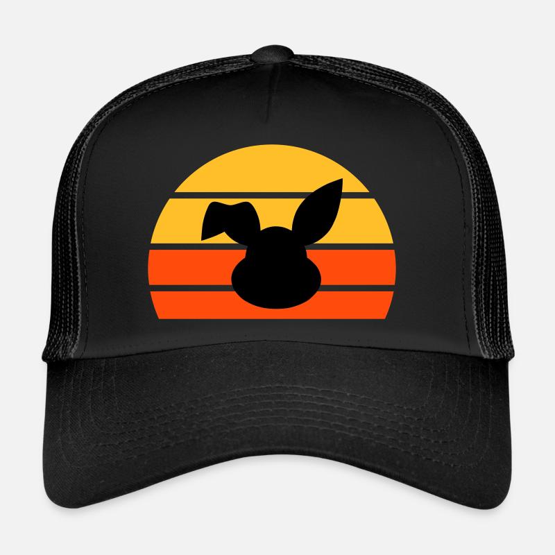 Hasenkopf mit abgeknicktem Ohr vor einer Halbsonne Trucker Cap
