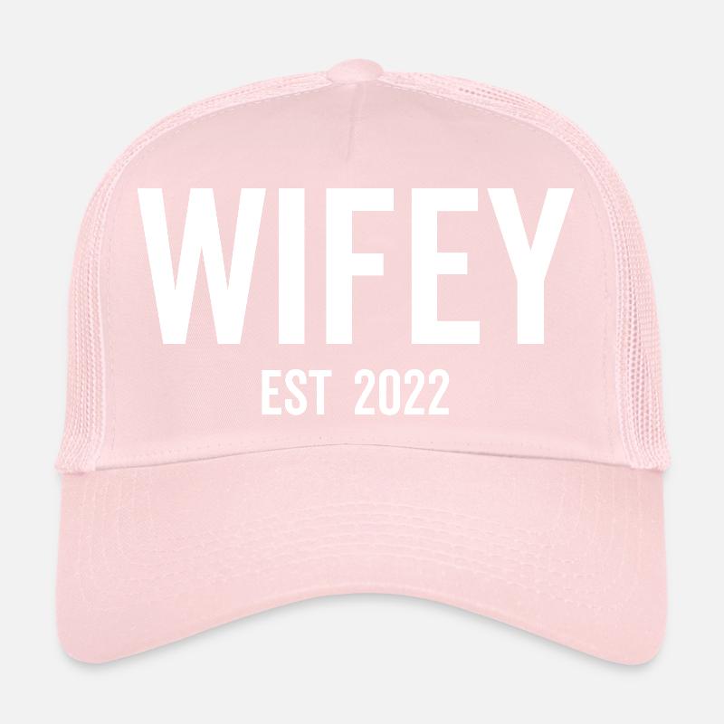 Ehefrau Est 2022 Trucker Cap