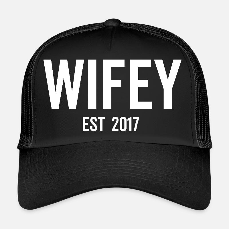 Ehefrau Est 2017 Trucker Cap