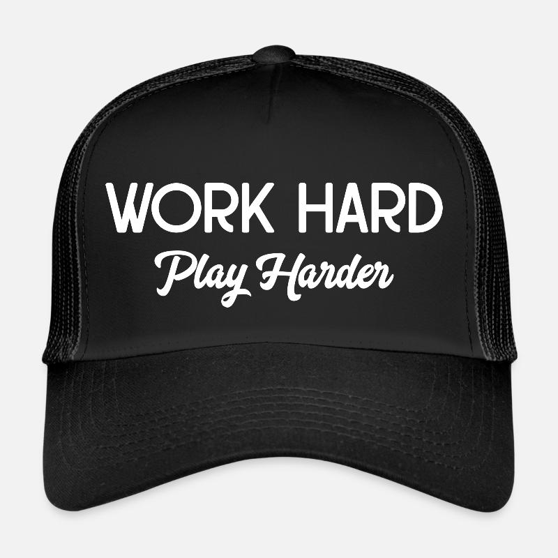 Travailler dur, jouer plus dur, nettoyer le texte Casquette trucker 
