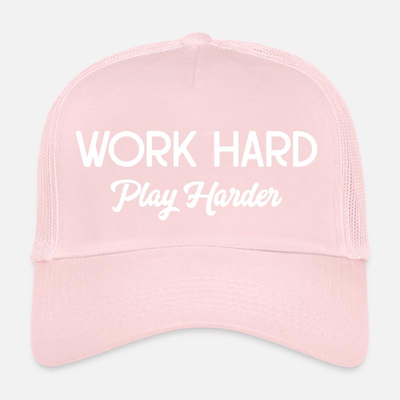 Travailler dur, jouer plus dur, nettoyer le texte Casquette trucker 