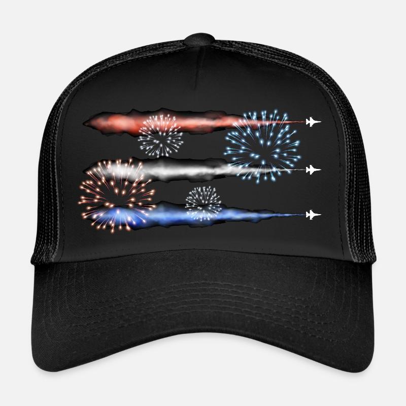 Avions de chasse rouges, blancs et bleus avec traînée de condensation et Casquette trucker 