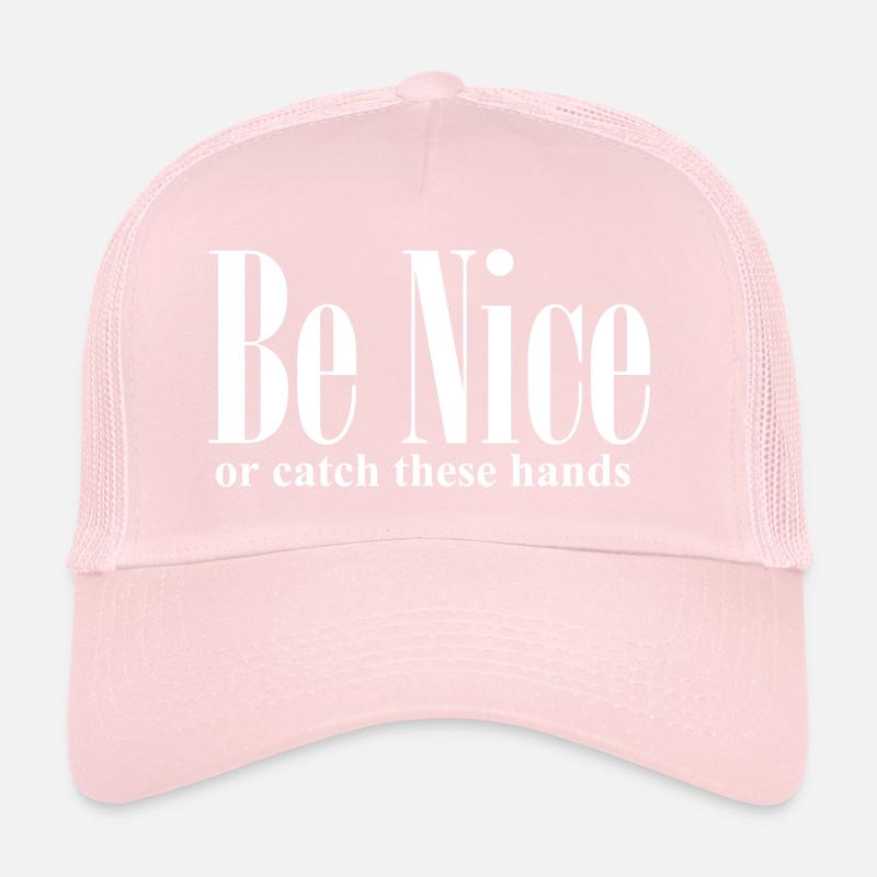 Lustiges Zitat Sei nett oder fange diese Hände Trucker Cap