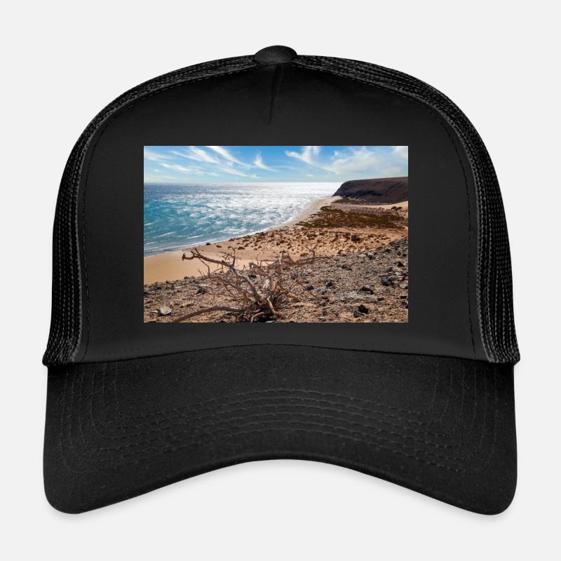 Blick über eine wunderschöne Badebucht Risco del Paso Trucker Cap