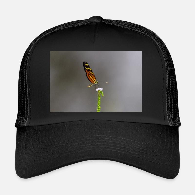 Der Schmetterling auf der Blume Trucker Cap