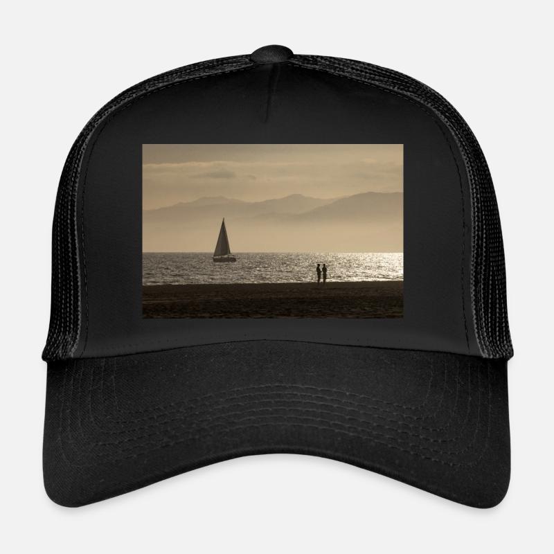 Evening atmosphere at Venice Beach Trucker Cap