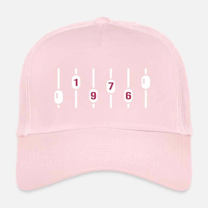 1976 geburtstag dj jubiläum sound engineer Trucker Cap