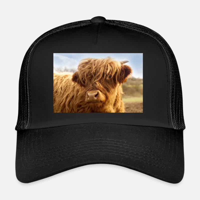 Petite vache, veau brun regarde la caméra Casquette trucker 