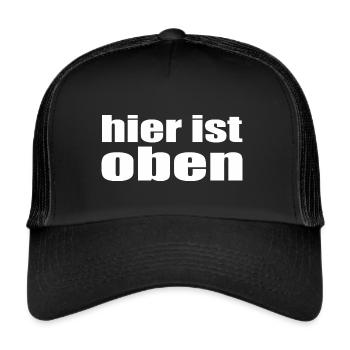 Lustiges Cap: Hier ist oben - Trucker Cap - Schwarz/Schwarz - Vorne
