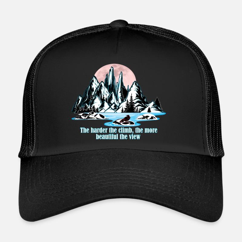 Fluss am Berg mit schöner Aussicht. Trucker Cap