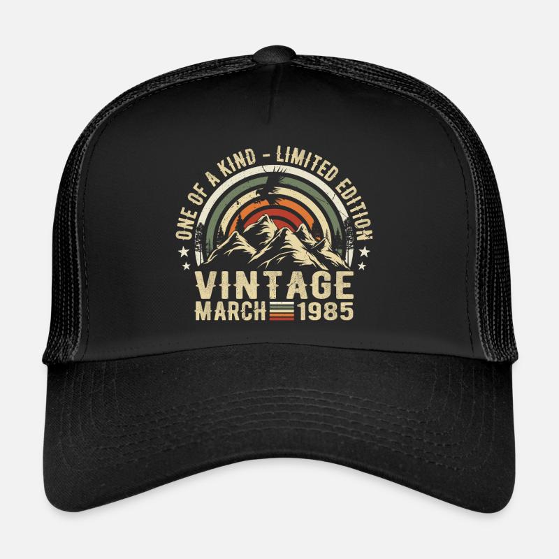 Né en mars 1985 - Born in march 1985 Casquette trucker 