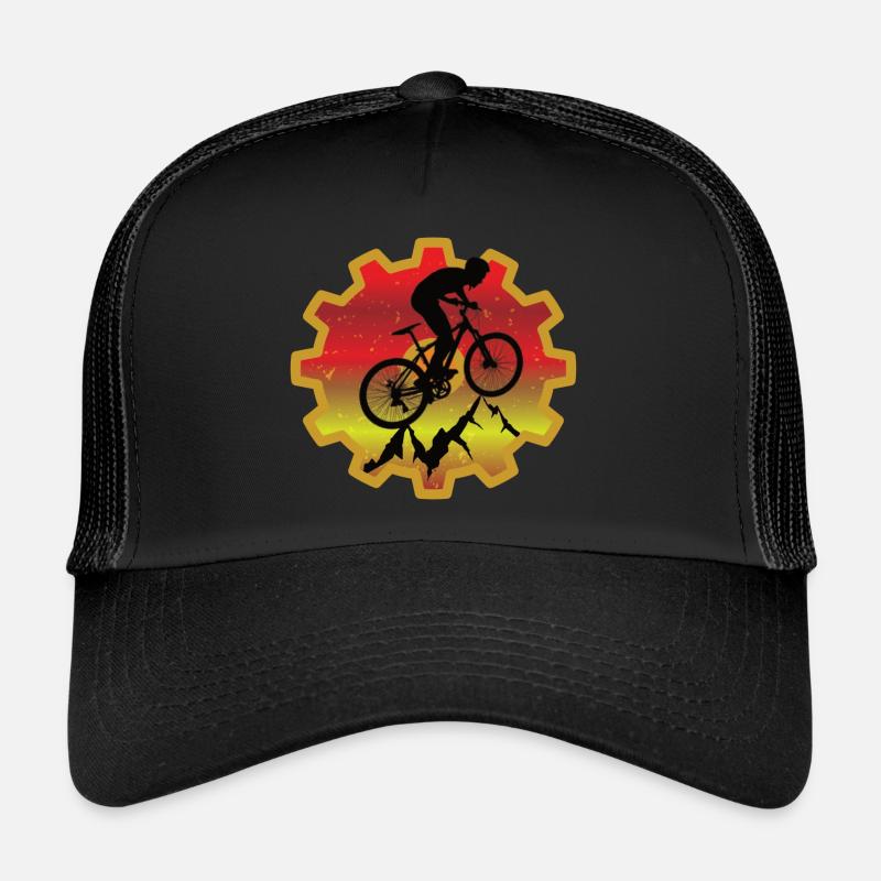 Mountainbiker in den Bergen Trucker Cap