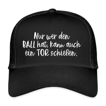 Nur Wer Den Ball Hat, Kann Auch Ein Tor Schießen. - Trucker Cap - Schwarz/Schwarz - Vorne