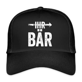 IHR BÄR | Partnerlook | Pfeil (rechts) - Trucker Cap - Schwarz/Schwarz - Vorne