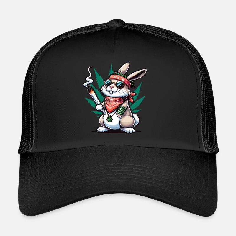 Ein Hippie-Hase, der einen Cannabis-Joint raucht Trucker Cap
