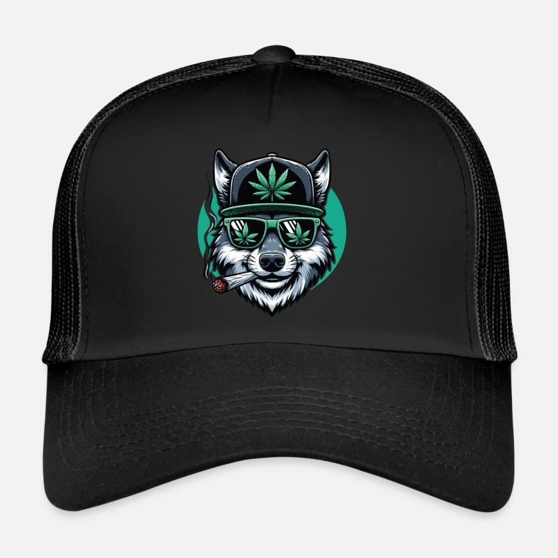 Ein Wolf raucht einen Marihuana-Joint Trucker Cap