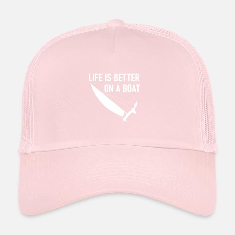 Life is better boat - Katamaran Segeln Trucker Cap