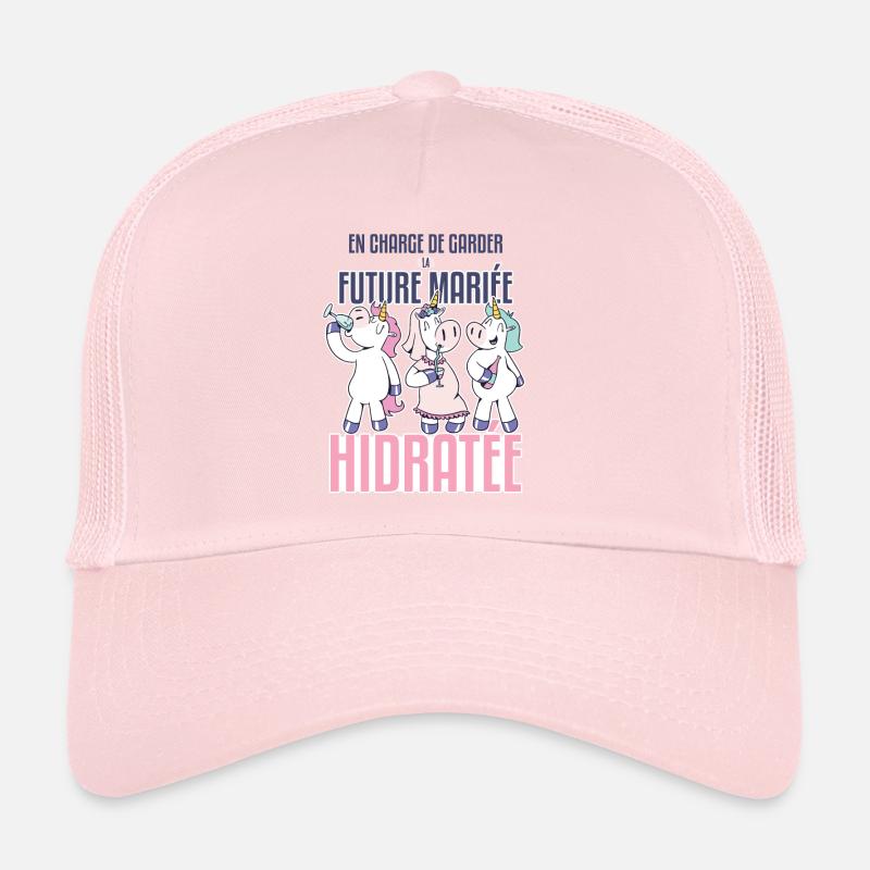 En charge de garder la future mariée hydratée, Casquette trucker 