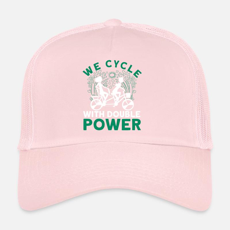 Nous faisons du vélo avec un vélo tandem à double puissance Casquette trucker 
