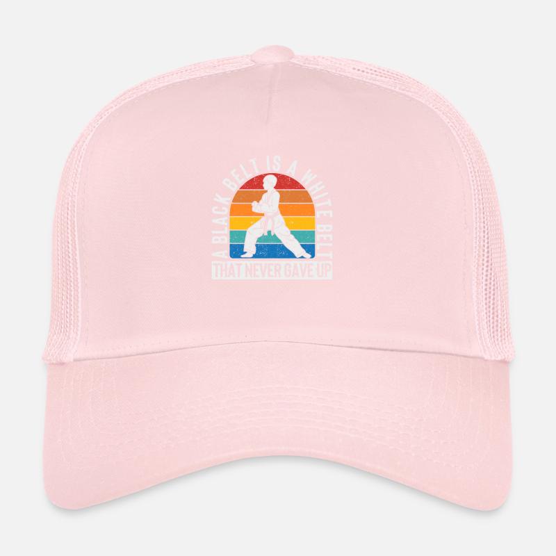 Ein schwarzer Gürtel ist ein weißer Gürtel Trucker Cap