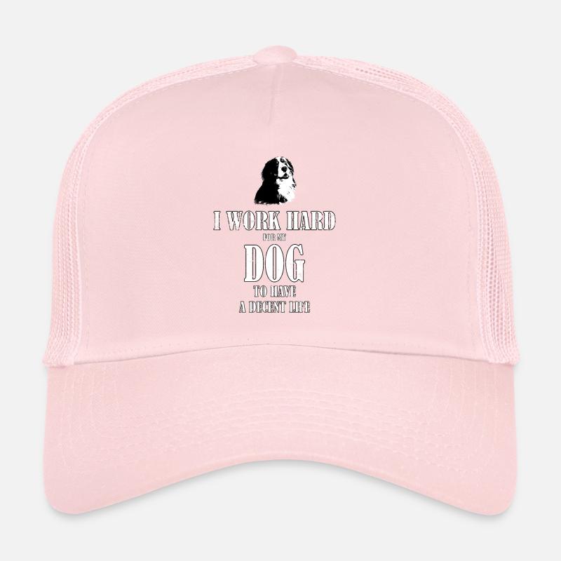 Ich arbeite hart, um sicherzustellen, dass mein Hund ein anständiges Leben hat Trucker Cap