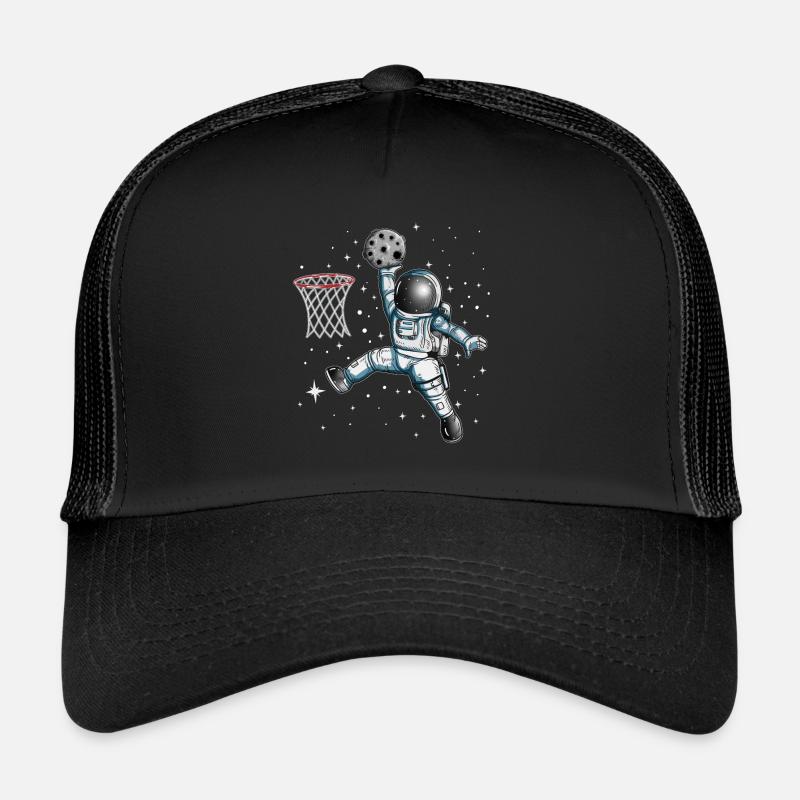 Un astronome de l’espace jouant au basket avec la lune Casquette trucker 