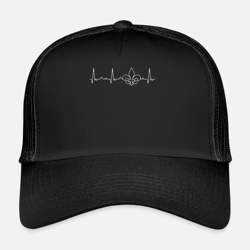Fleur de lis símbolo. Corazón. Amor. Ekg. Casquette trucker 