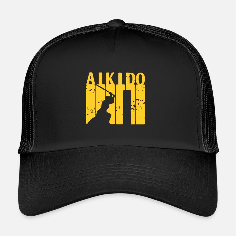 Un combattant d’Aïkido s’entraîne à l’épée dans le dojo Casquette trucker 