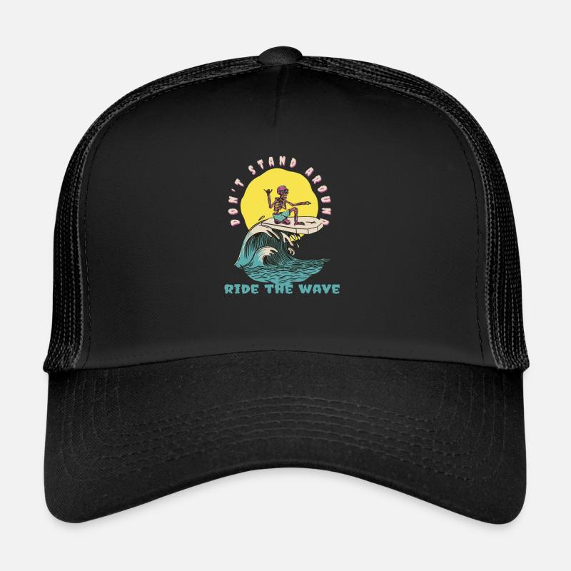 Ne restez pas là Ride The Wave Funny Surfer Casquette trucker 