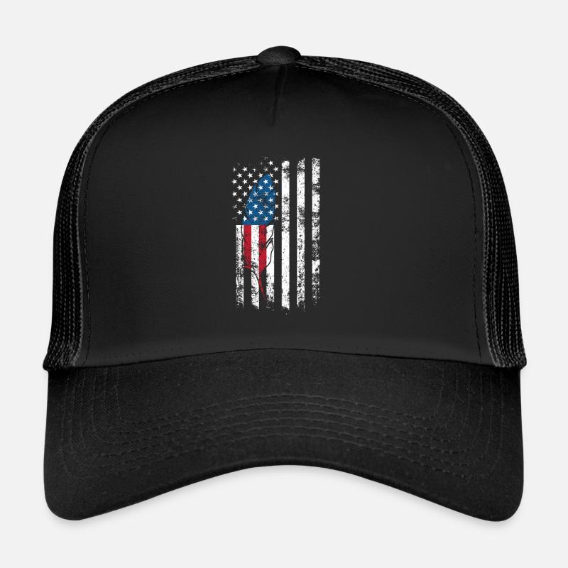 Fierté des plumes de la tribu indigène du drapeau américain Casquette trucker 