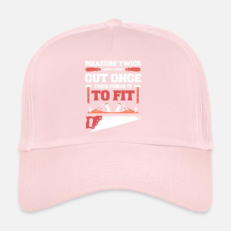 Mesurez deux fois coupez une fois, puis forcez-le à s’adapter Casquette trucker 