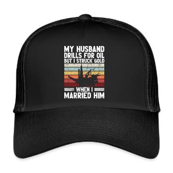 Oilfield Worker Rig Roughneck Oilfield Woman - Trucker Cap - black/black - Front
