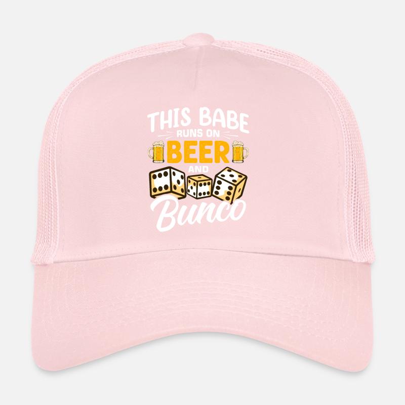 Dieses Babe Läuft Auf Bier Und Bunco Design Trucker Cap