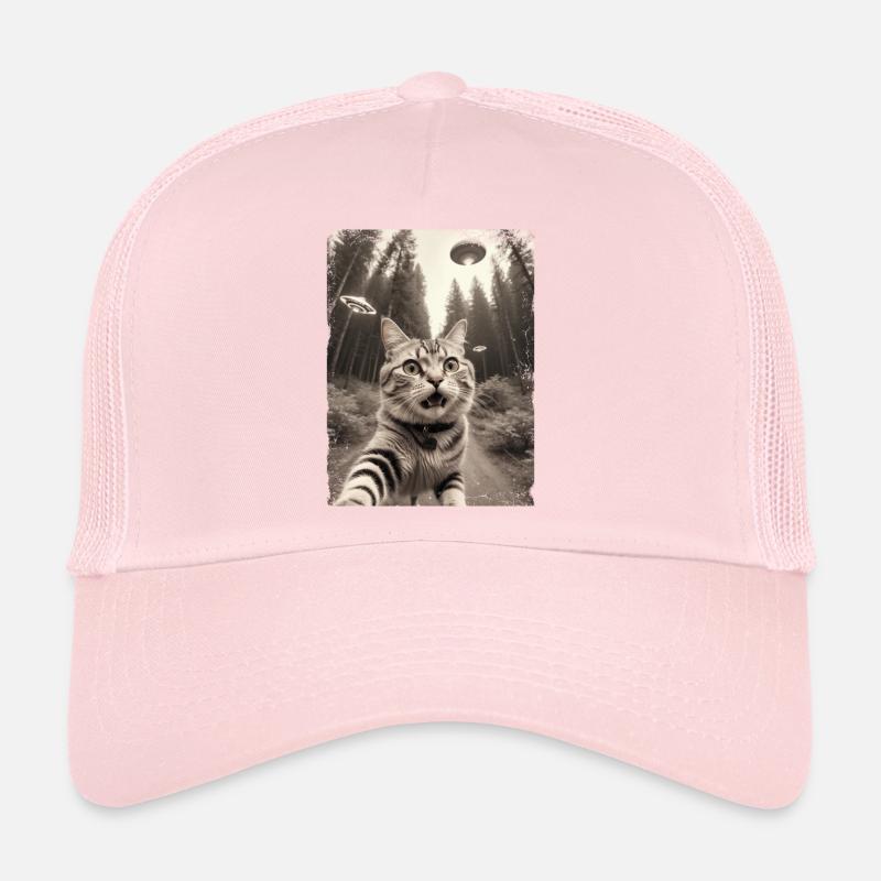 Selfie de chats avec la conception d’un vaisseau spatial extraterrestre Casquette trucker 