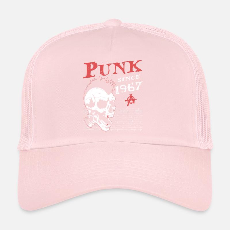 Punk depuis 1967, Punks Not Dead, 57 ans et Casquette trucker 