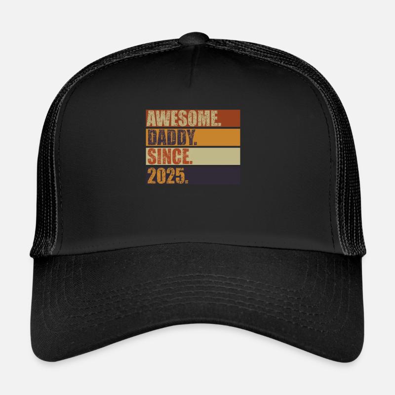 Awesome Daddy Since 2025 Vatertag Retro - Trucker Cap - Schwarz/Schwarz