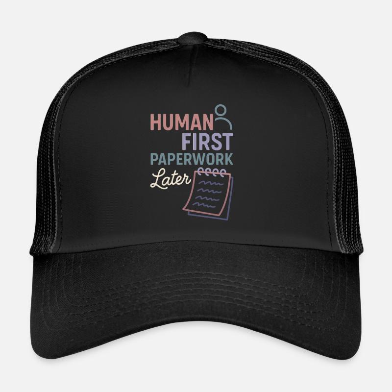 L’assistante sociale soutient le Casquette trucker 