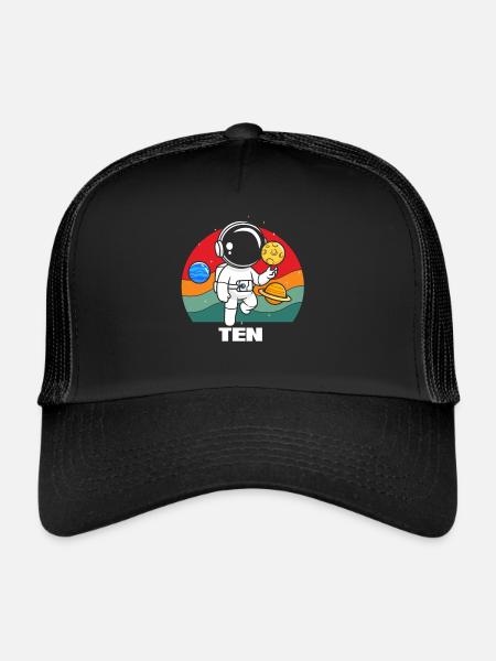 Astronaut in space with planet - Trucker Cap - black/black - Front