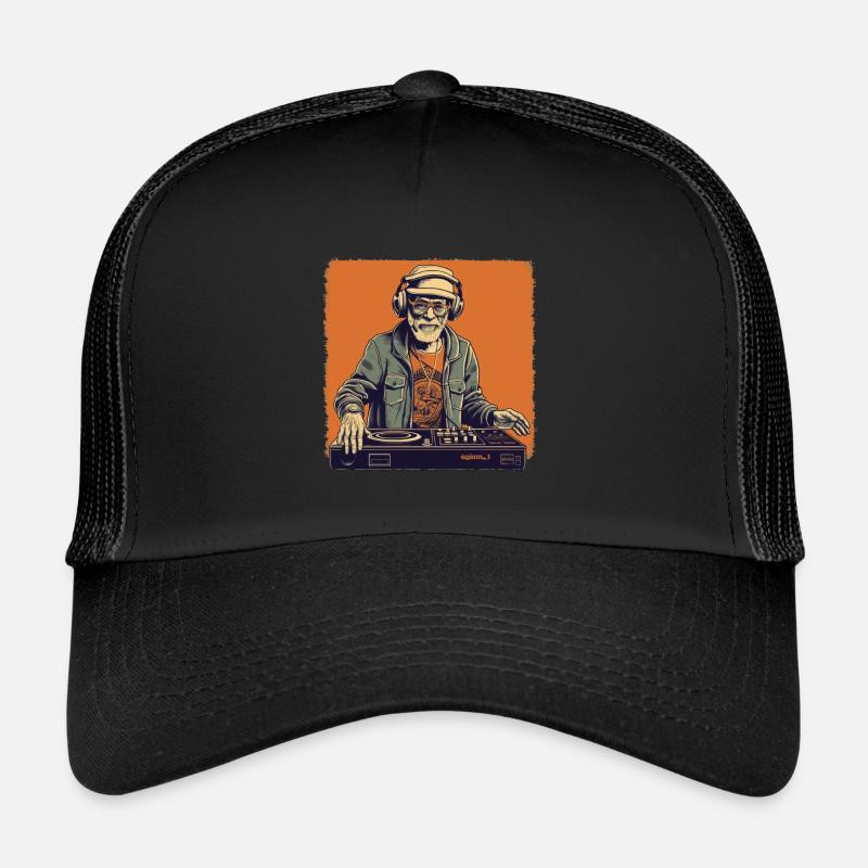Cooler Bestager Mann als DJ Hipster mit Kappe Trucker Cap