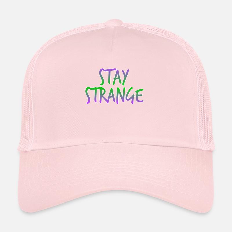 "Stay Strange" avec ce coloré et extravagant Casquette trucker 
