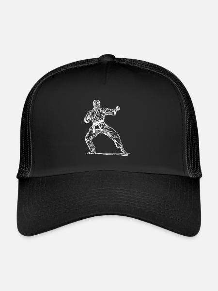 Karate fighter in fighting pose - Trucker Cap - black/black - Front